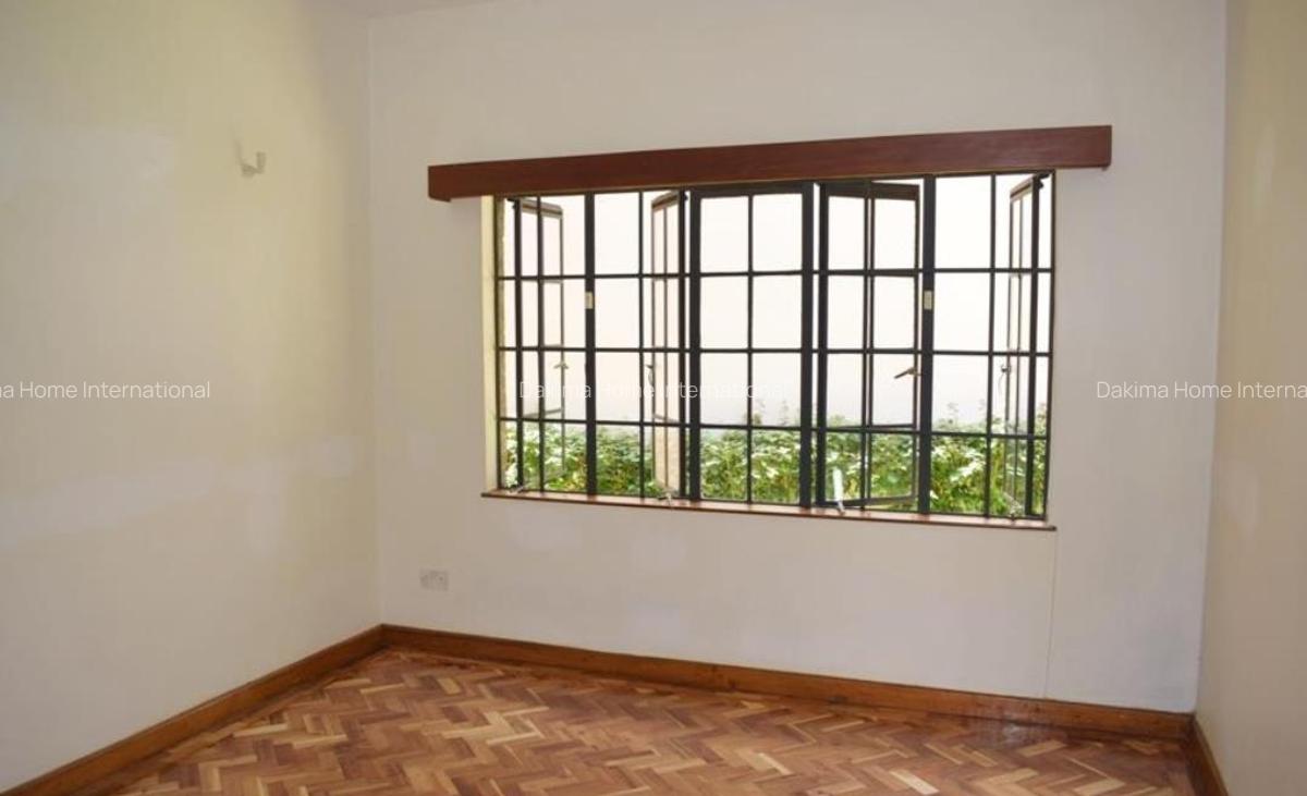 4 Bed Townhouse with En Suite in Spring Valley - 11