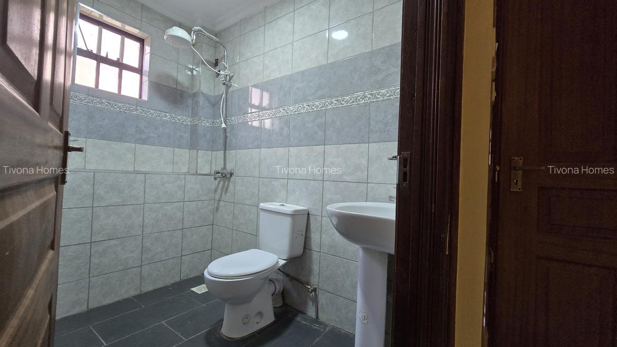 5 Bed House with En Suite in Garden Estate - 13