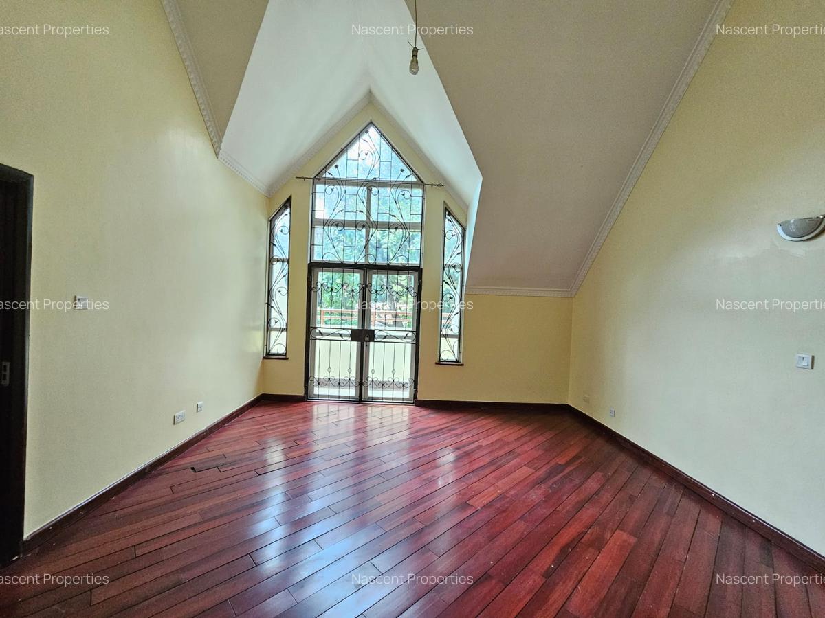 5 Bed Villa with En Suite in Lavington - 12