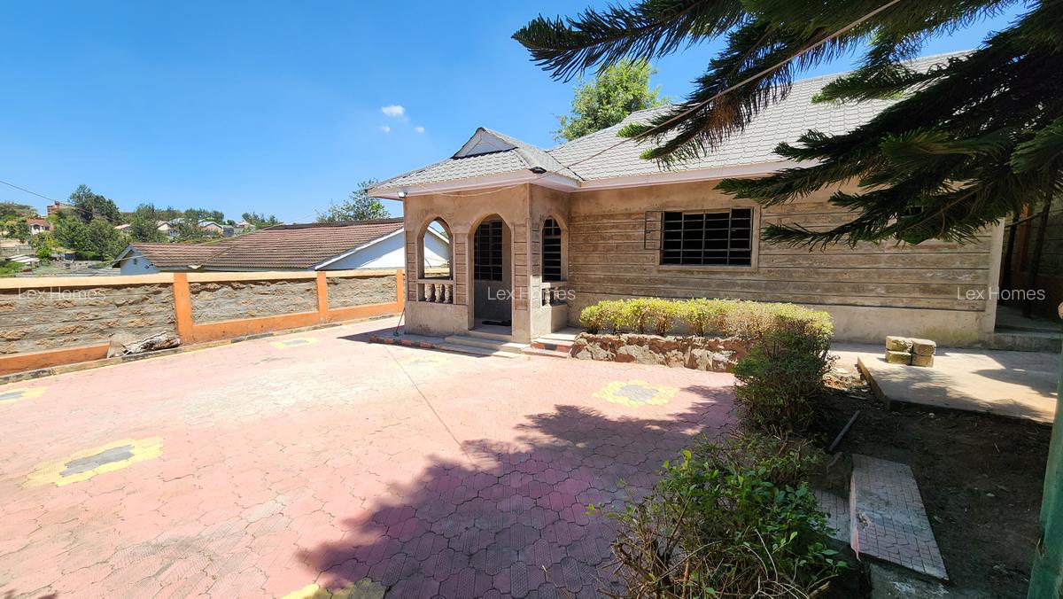 3 Bed House with En Suite at Acacia - 2