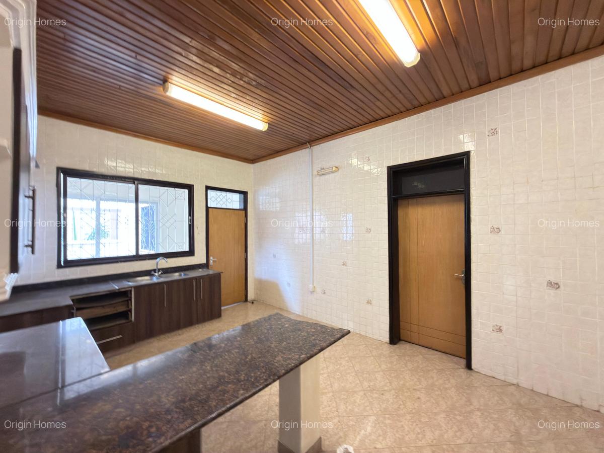 4 Bed Apartment with En Suite at Rhapta Road - 8