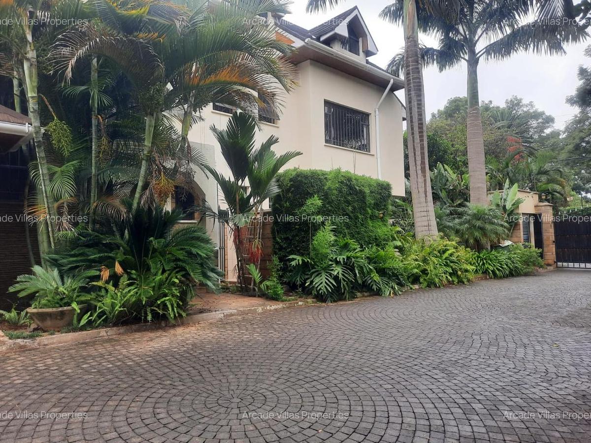 5 Bed Townhouse with En Suite in Lavington - 2