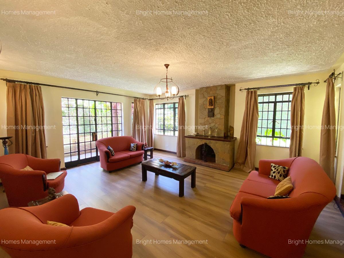 5 Bed Villa with En Suite in Spring Valley - 8