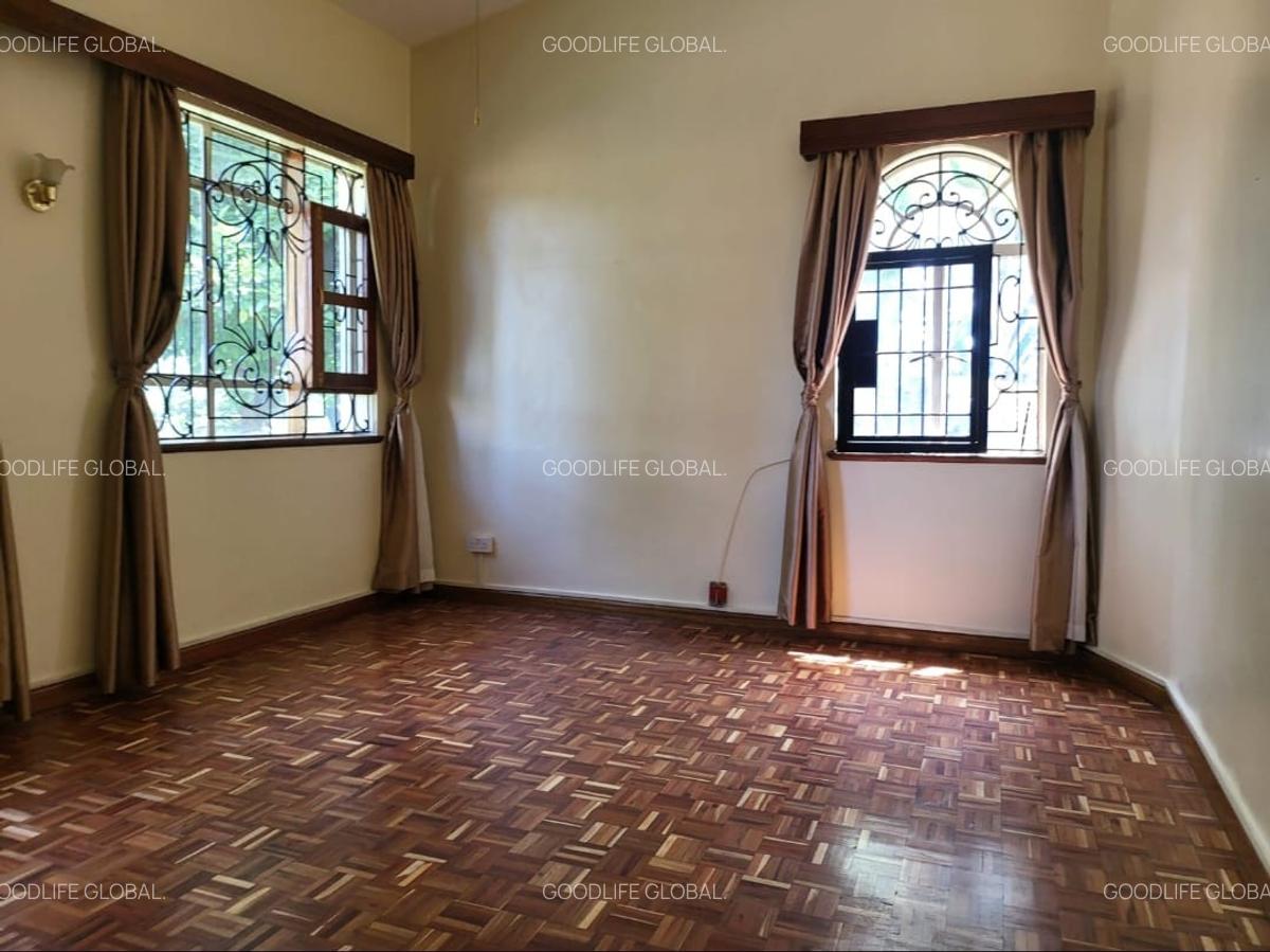 5 Bed House with En Suite at Nyari - 10