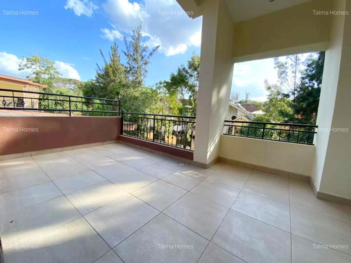 5 Bed Townhouse with En Suite at Lavington - 9