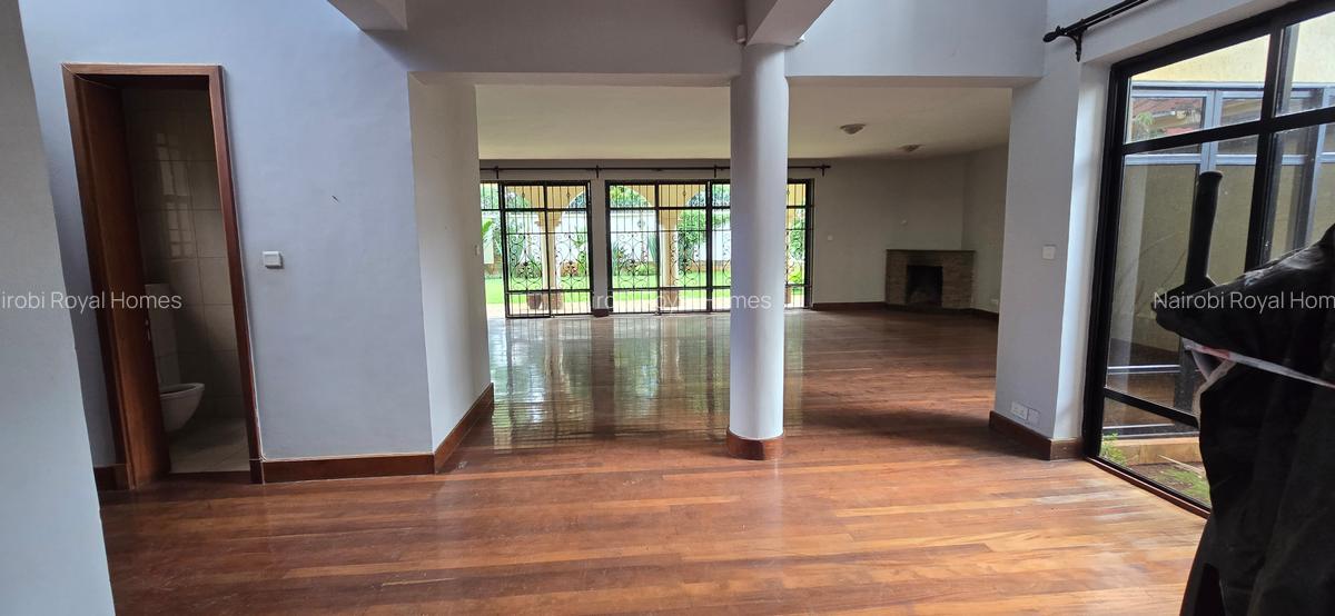 5 Bed Townhouse with En Suite at Lavington Off Convent Road - 11