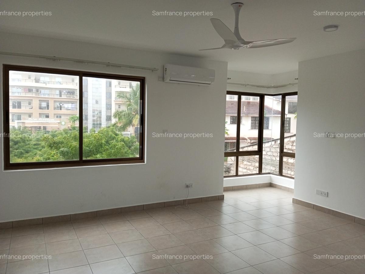 4 Bed Townhouse with Garden at Links Road - 5