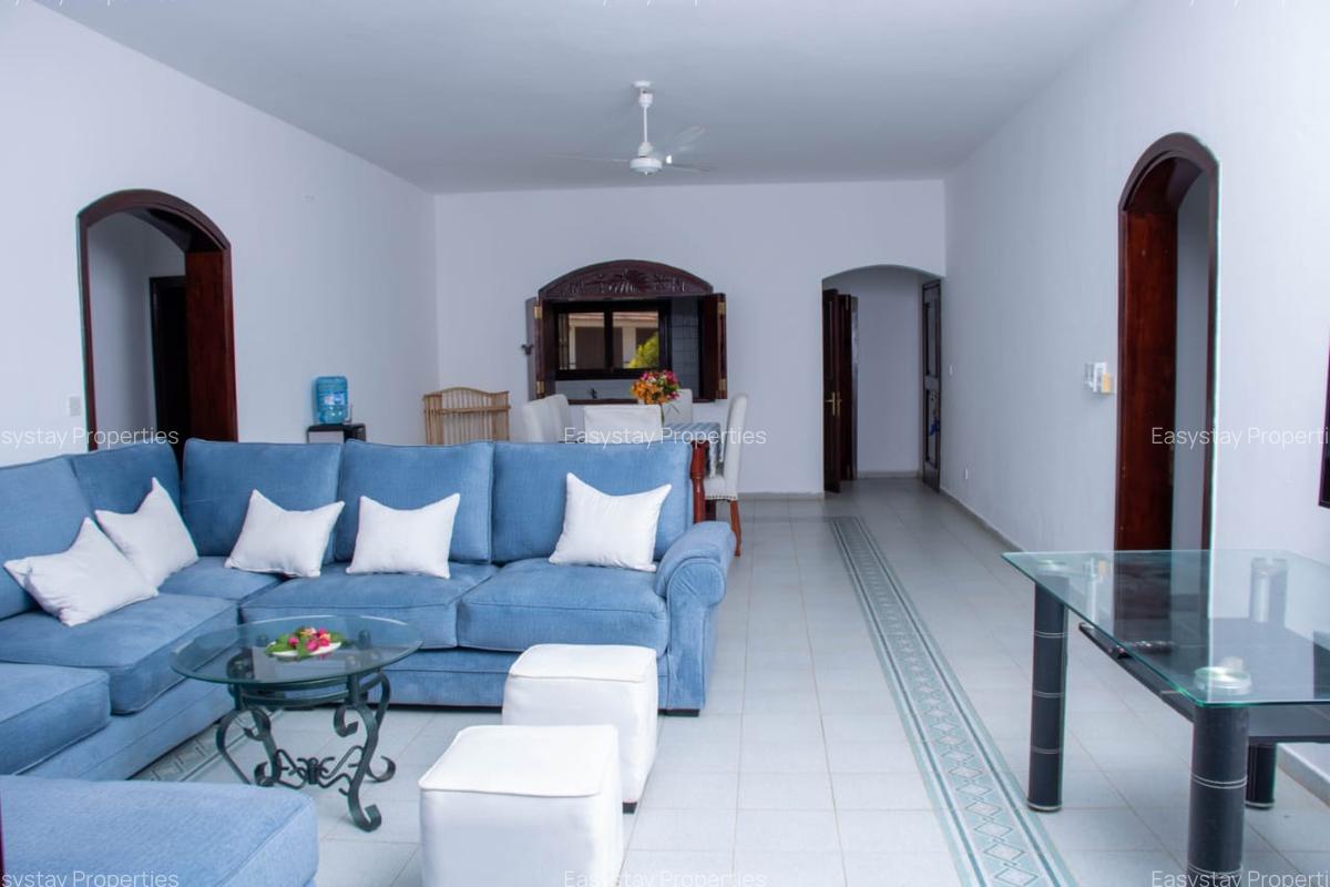 3 Bed House with En Suite in Malindi - 2