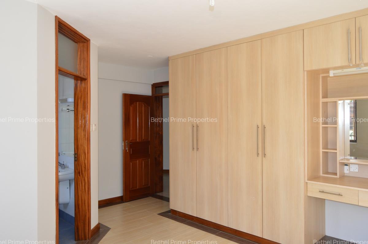 4 Bed Apartment with En Suite in Parklands - 15