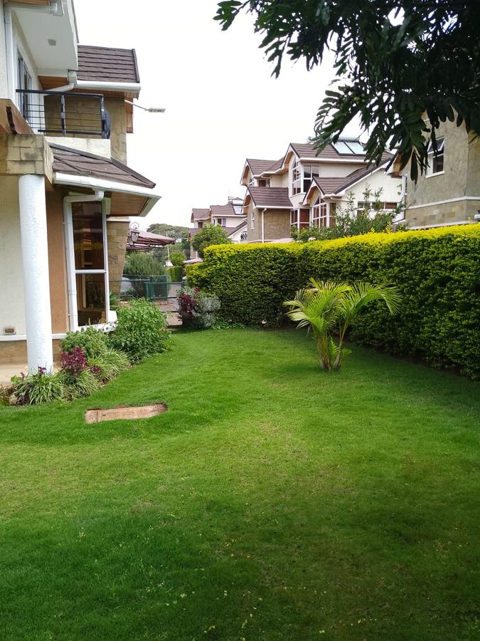 5 Bed House with En Suite in Lavington - 6