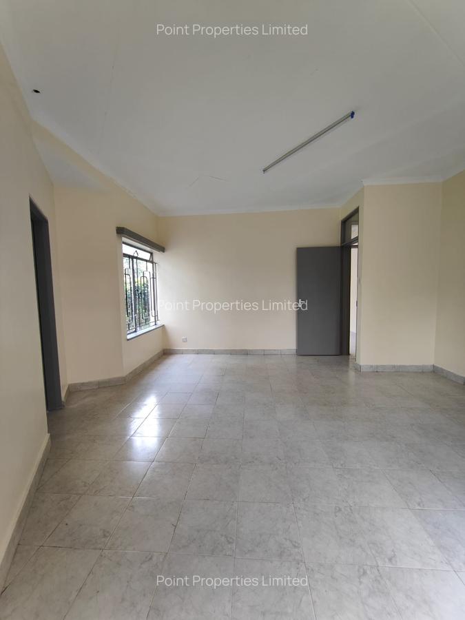 4 Bed House with En Suite in State House - 14