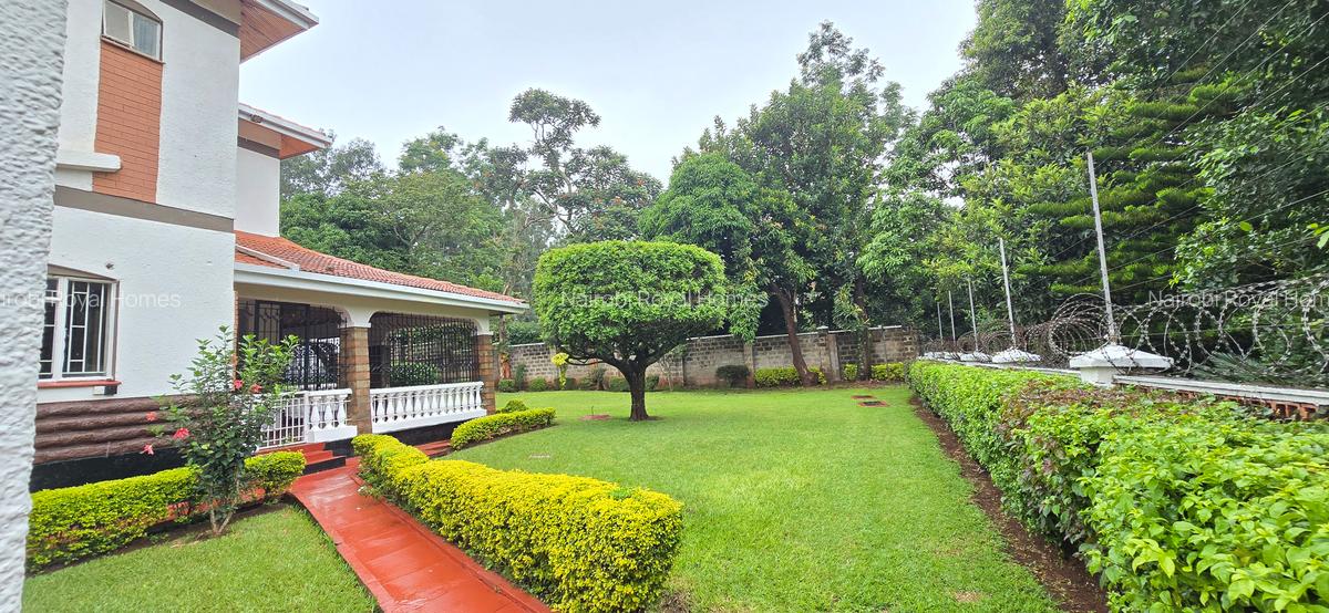 5 Bed House with En Suite at Rosslyn Road - 6