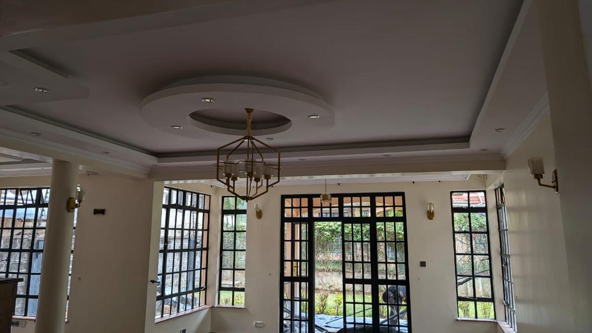 5 Bed Townhouse with En Suite at Lavington - 4