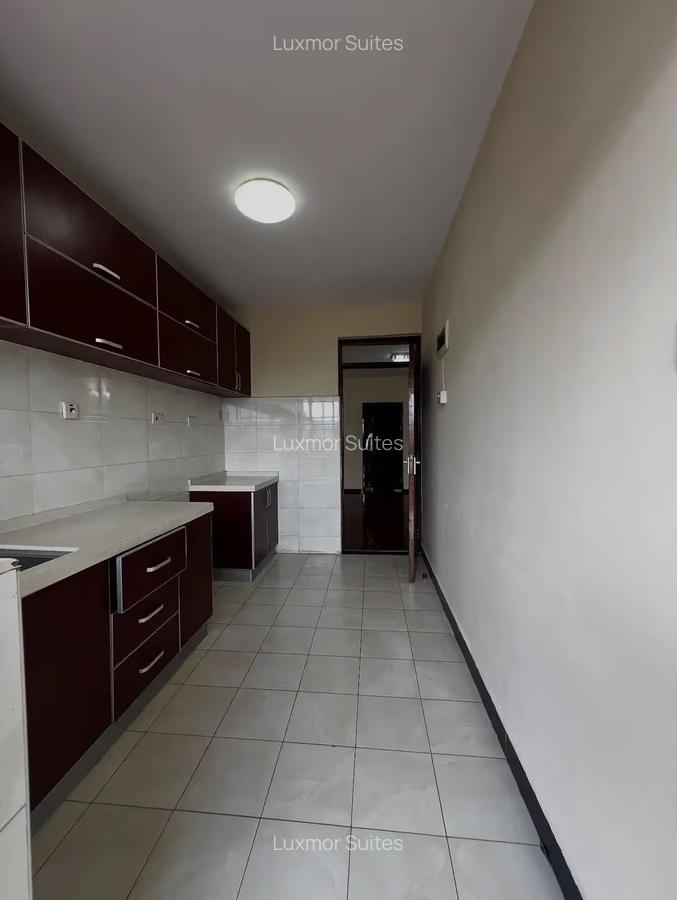 Serviced 2 Bed Apartment with En Suite at Valley Arcade - 4