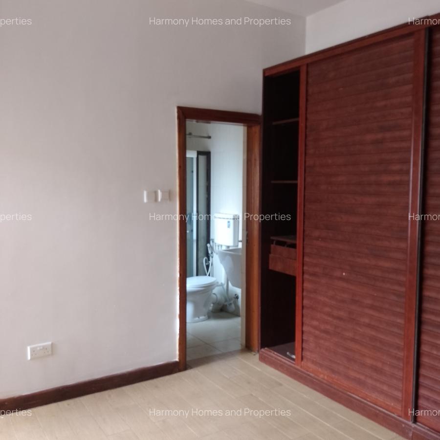 5 Bed Townhouse with En Suite at Parklands - 6