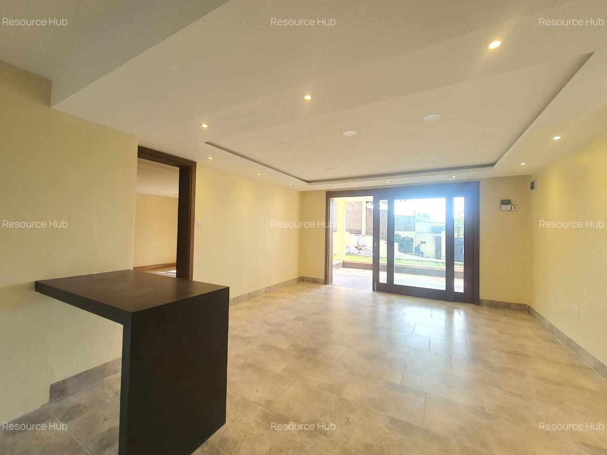 1 Bed Townhouse with Garden at Off Brook House Drive - 5