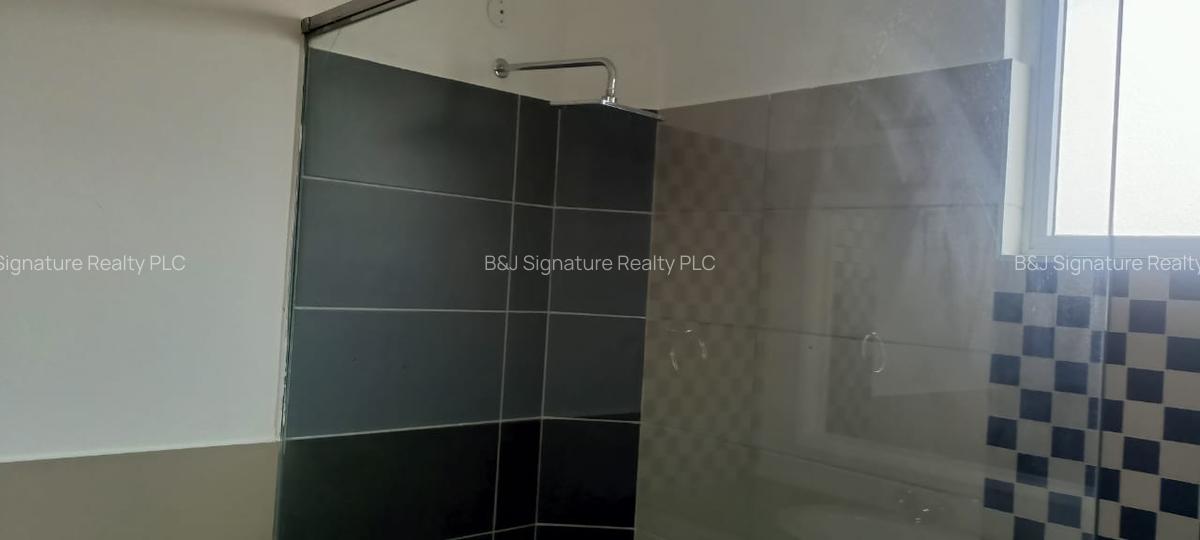 3 Bed Apartment with En Suite in Riverside - 5