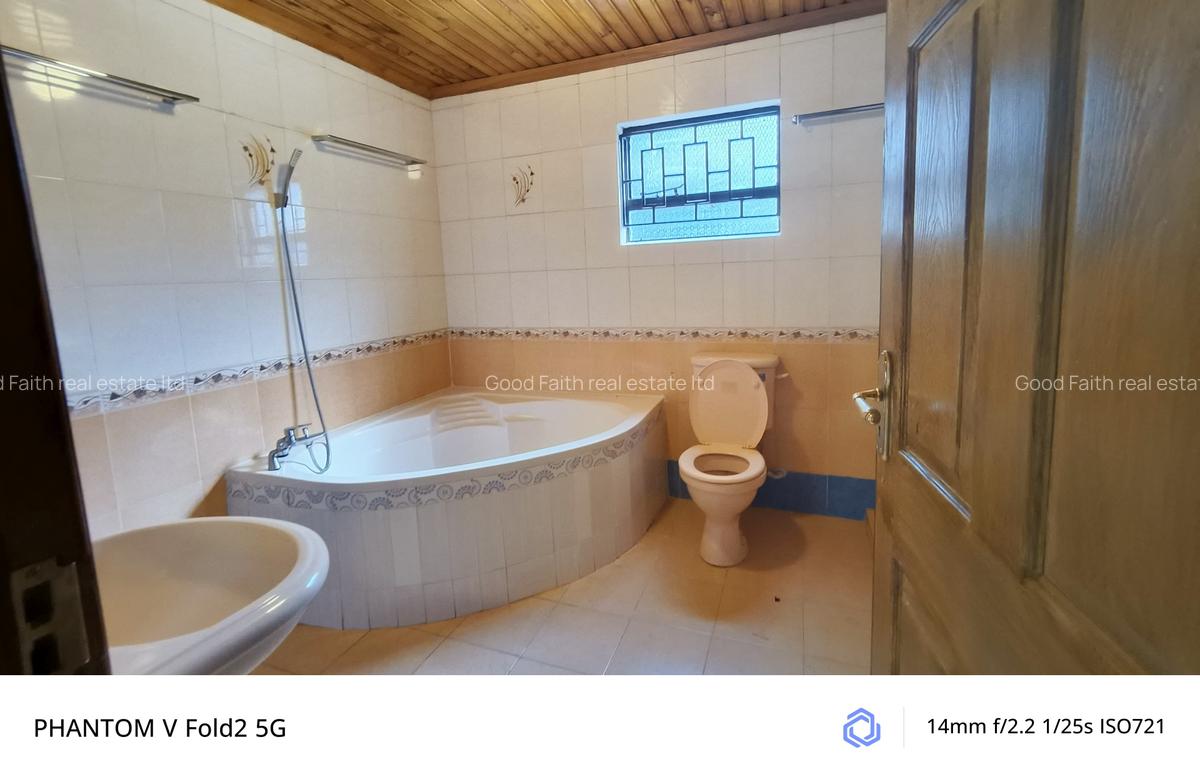 5 Bed House with En Suite in Runda - 13