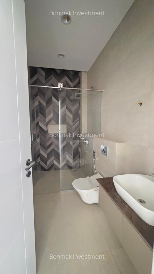 5 Bed Townhouse with En Suite at Lavington Green - 20