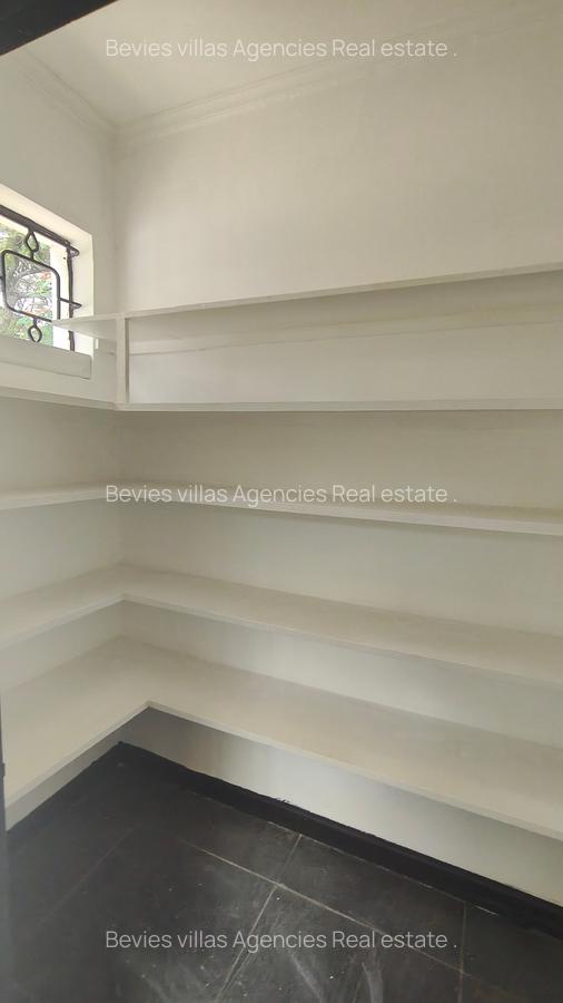4 Bed House with En Suite at Lavington - 5