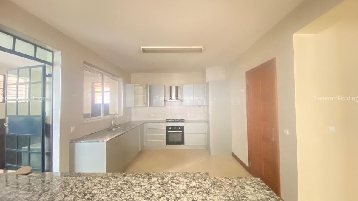 4 Bed Apartment with En Suite at Parklands - 2