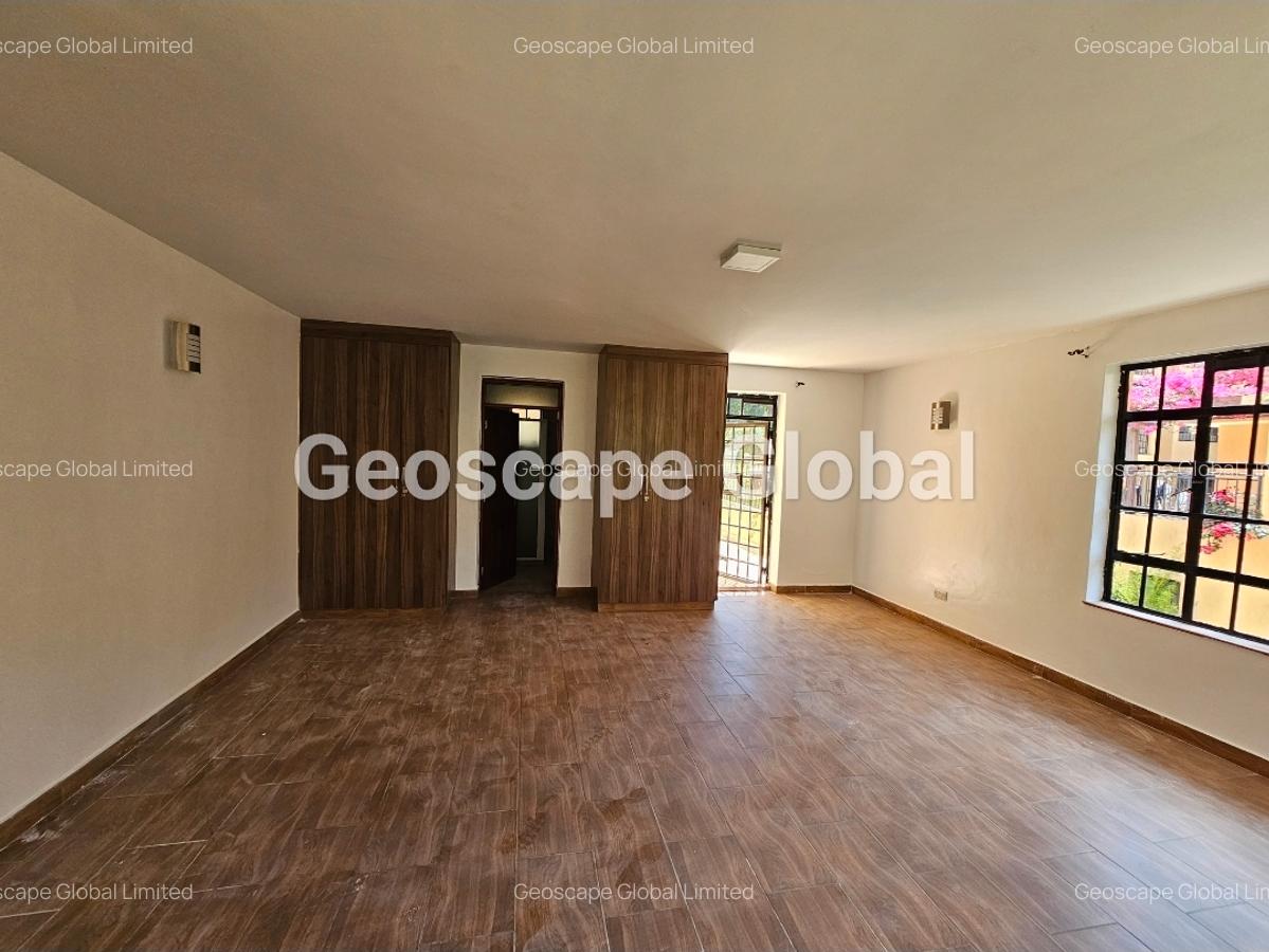 5 Bed Townhouse with En Suite in Kyuna - 16