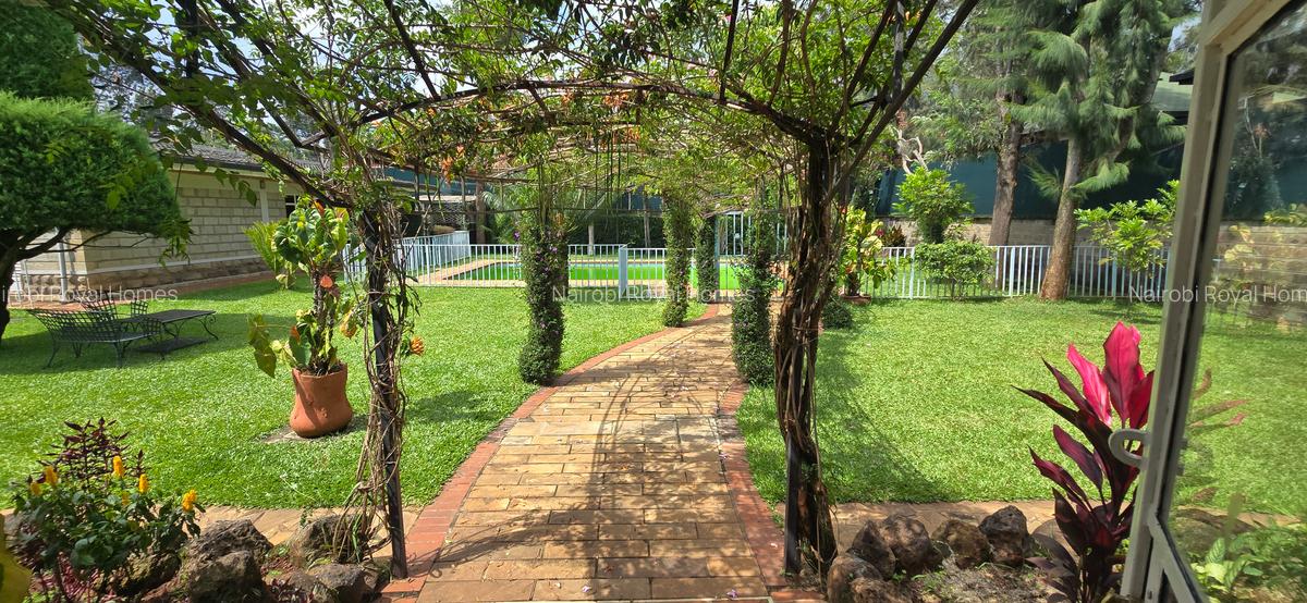 4 Bed House with En Suite at Mimosas Drive - 10