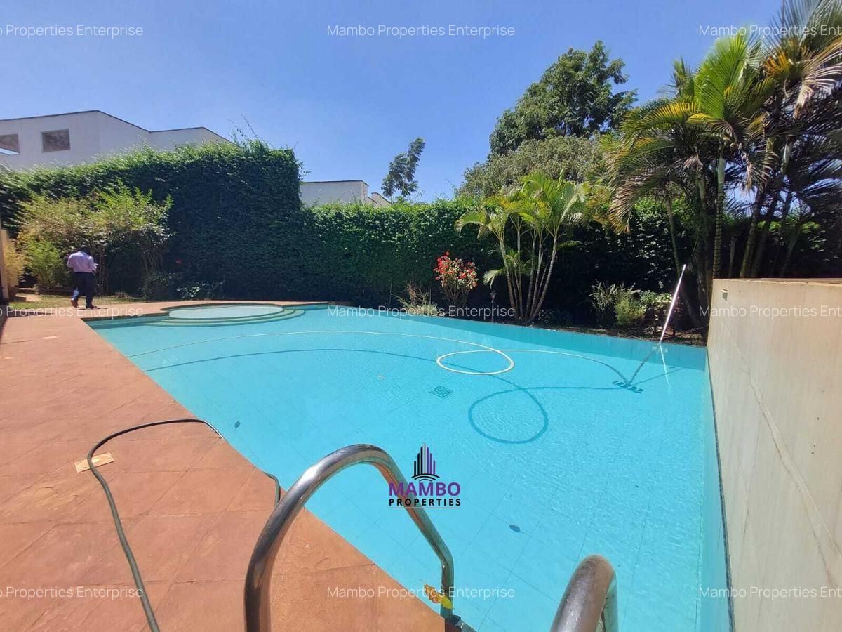 4 Bed House with En Suite at Eagle Park - 16