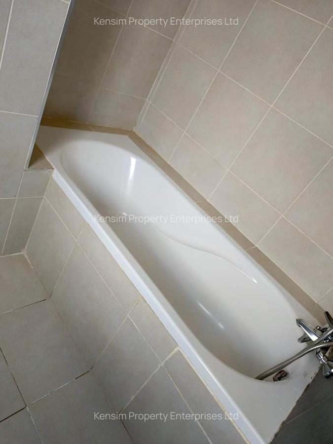 4 Bed Townhouse with En Suite in Ridgeways - 16