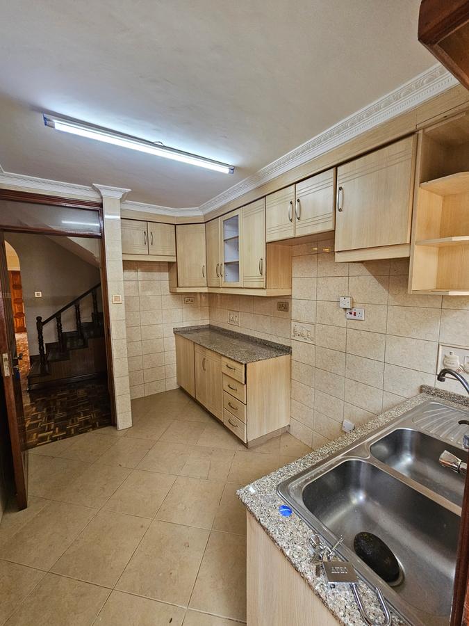 4 Bed Townhouse with En Suite at Lavington - 13