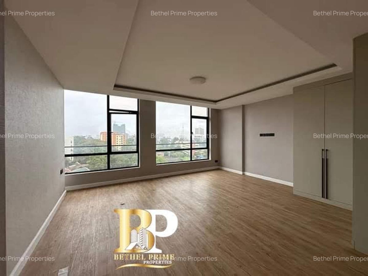 3 Bed Apartment with En Suite in Brookside - 5