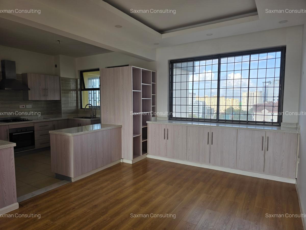 3 Bed Apartment with En Suite in Brookside - 20