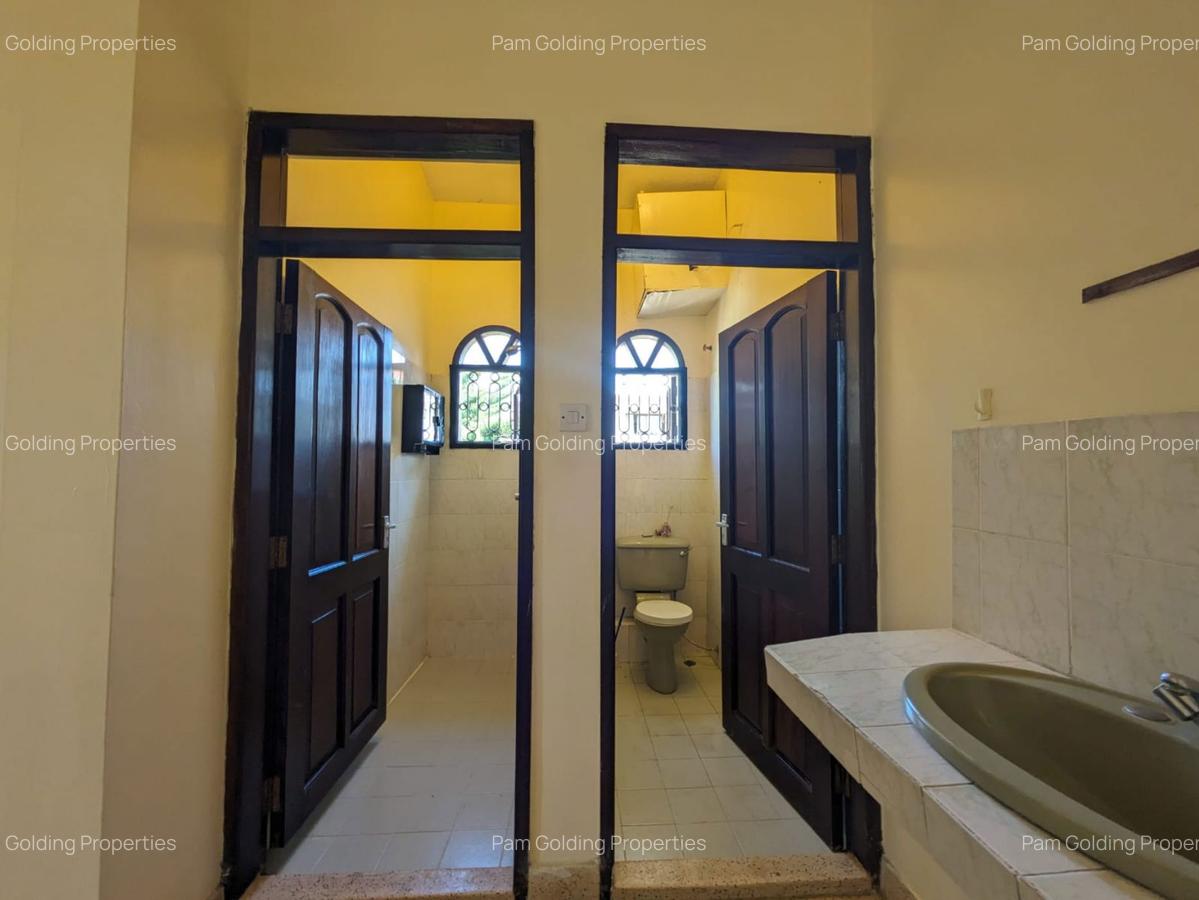 4 Bed Townhouse with En Suite in Nyali Area - 11