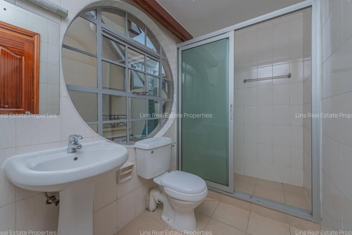 5 Bed Townhouse with En Suite in Lavington - 7