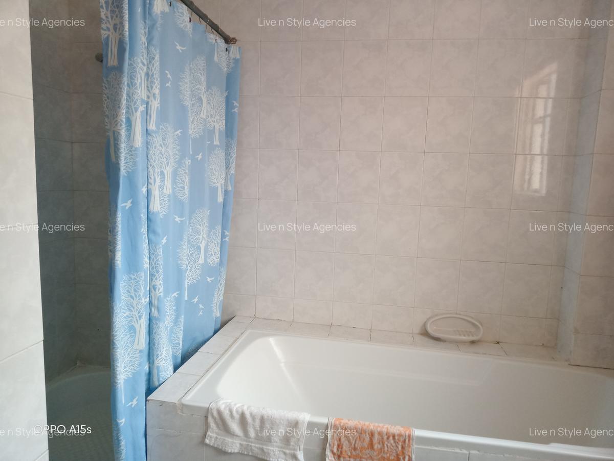 5 Bed House with En Suite in Runda - 18