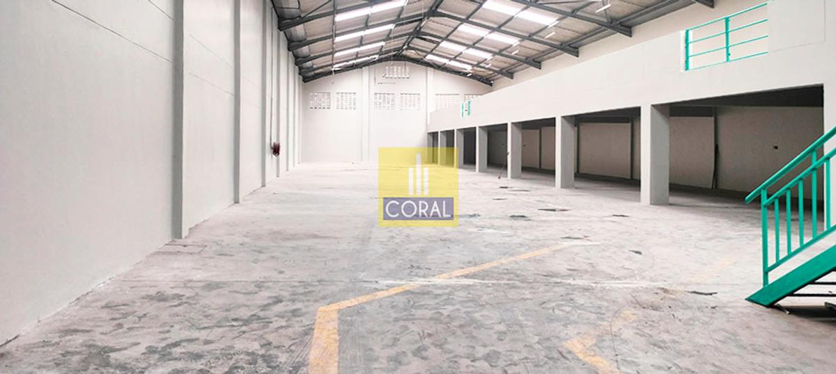 Warehouse with Parking in Industrial Area - 14