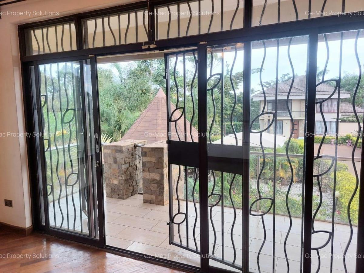 4 Bed House with En Suite in Garden Estate - 12