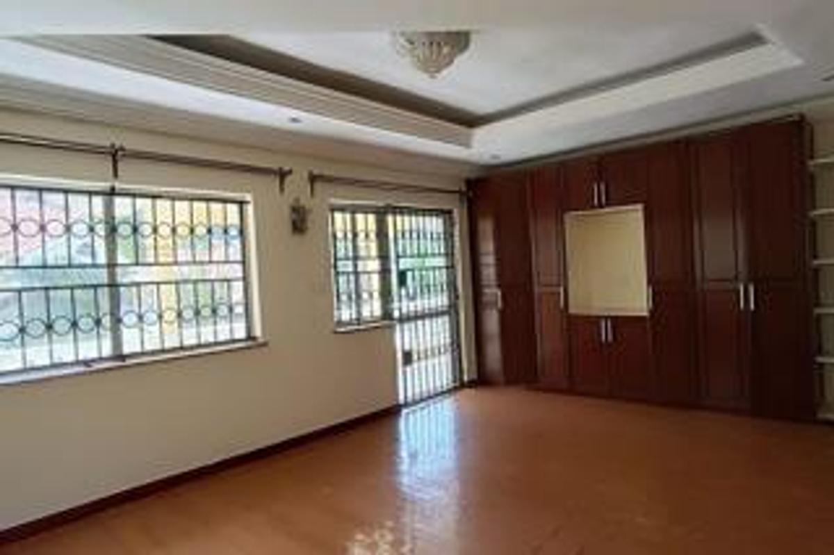 4 Bed Townhouse with En Suite at Lavington Green - 6