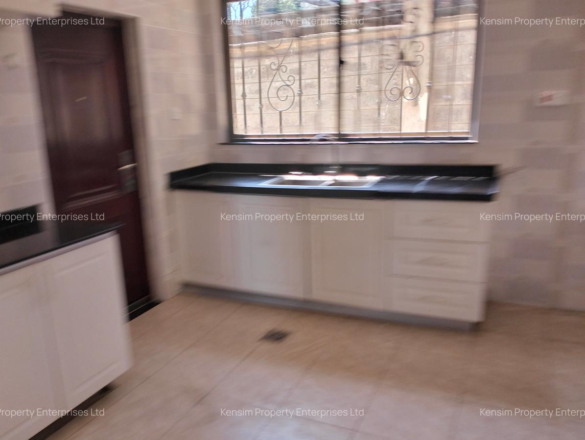 5 Bed Townhouse with En Suite in Lavington - 7