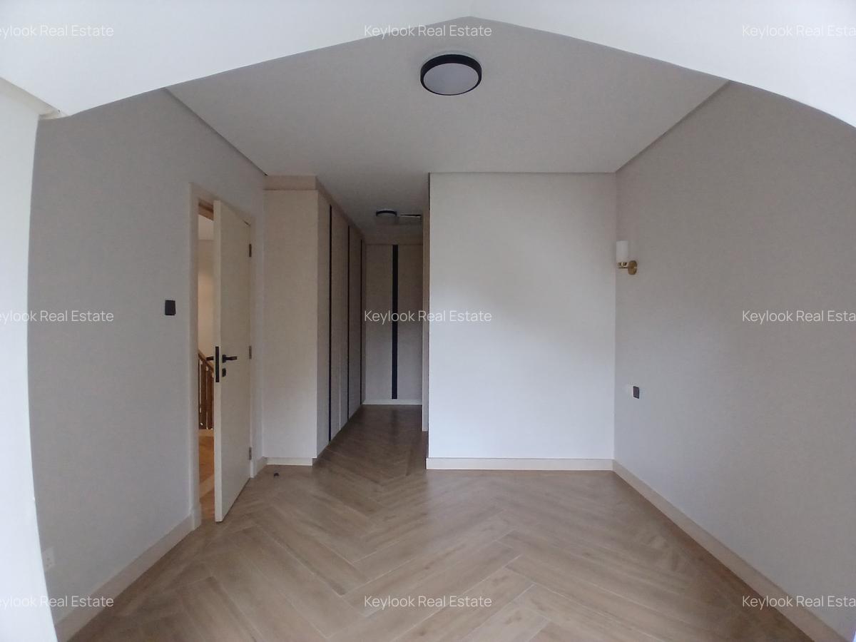 6 Bed Townhouse with En Suite at Lavington Green - 14