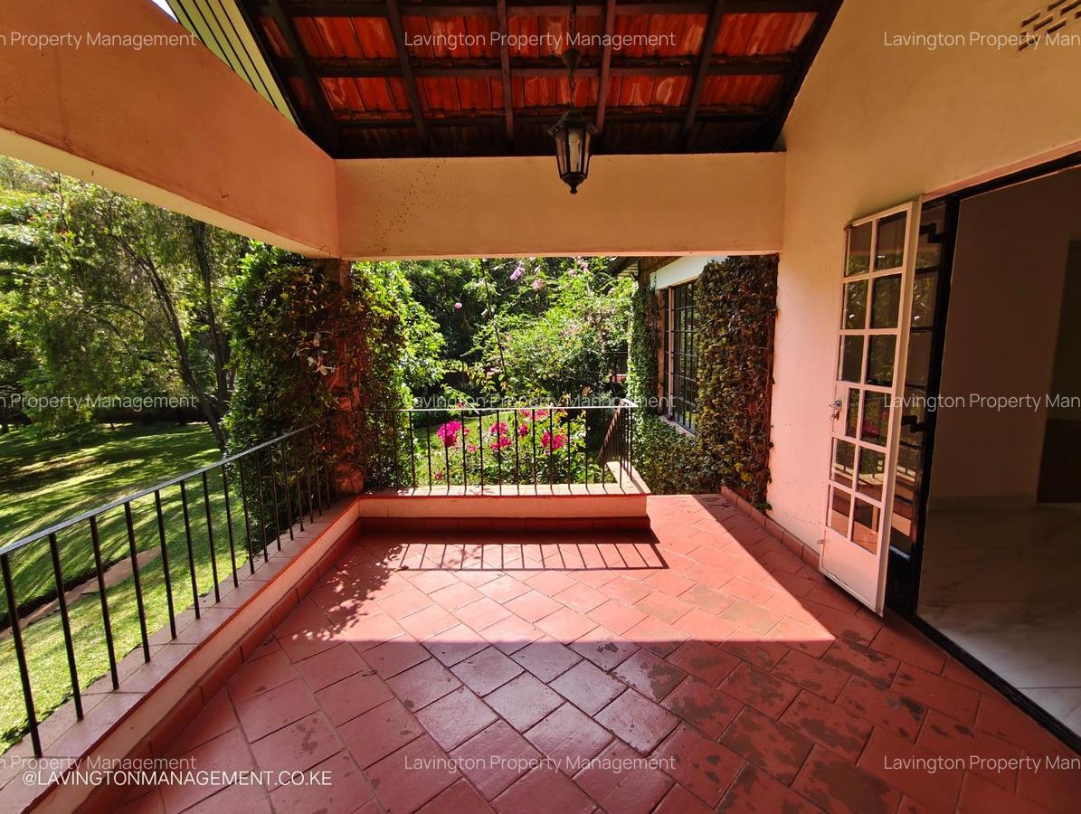 4 Bed House with En Suite at Lavington - 4