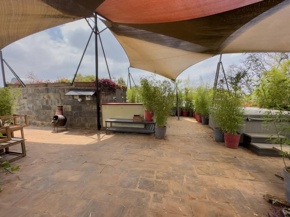 5 Bed Villa with En Suite at Lavington - 6