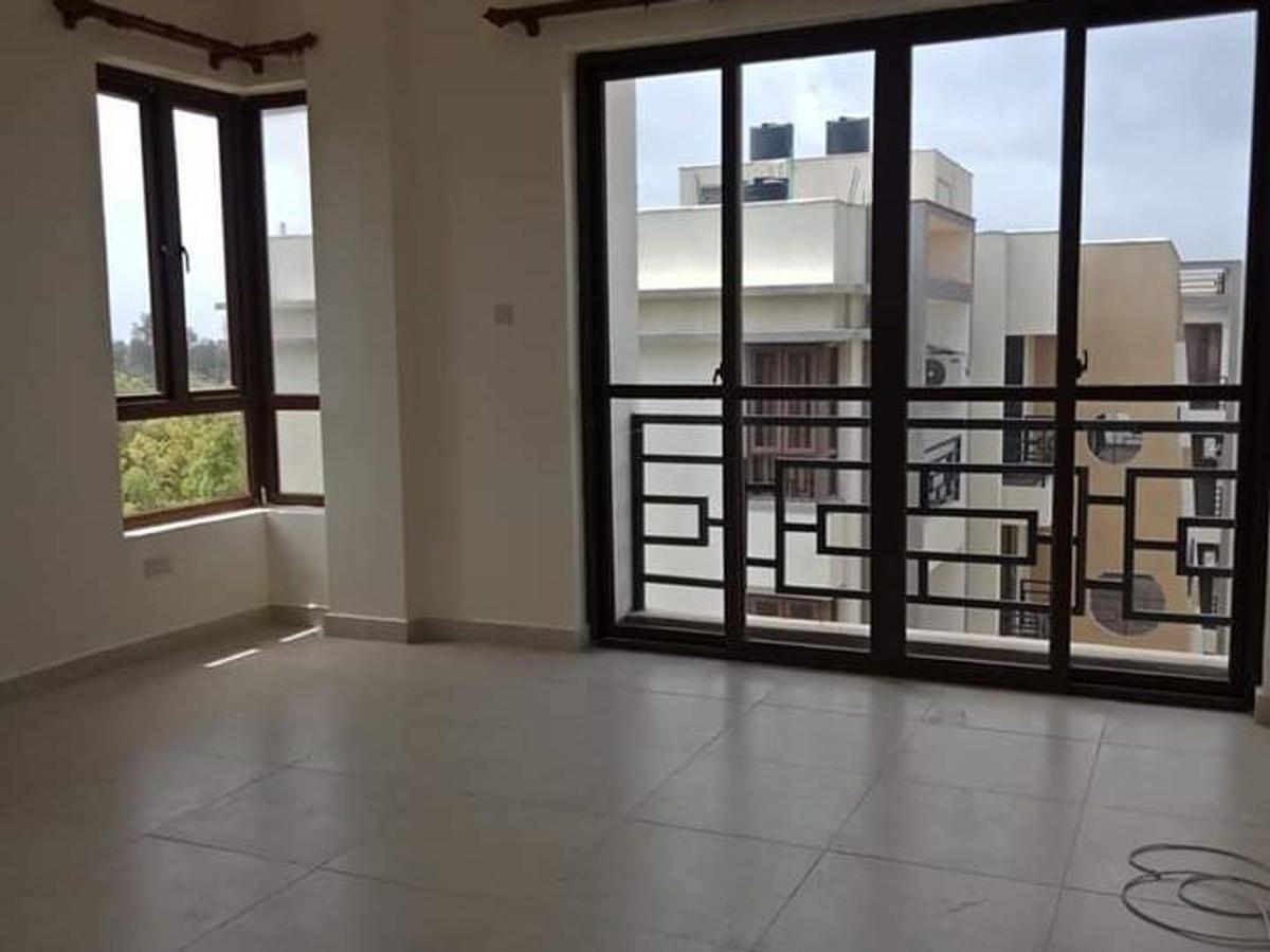 3 Bed Apartment with En Suite at 801181 - 4