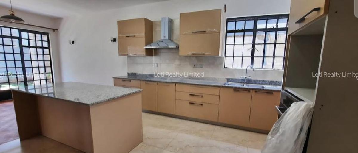 5 Bed Townhouse with En Suite in Lavington - 4