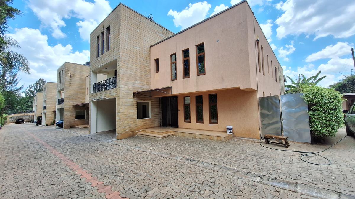 5 Bed Townhouse with En Suite at Off Convent Drive - 3