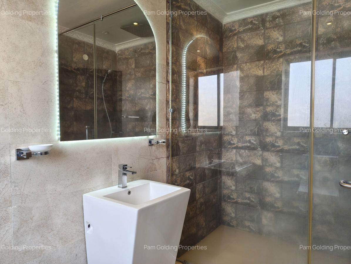 3 Bed Apartment with En Suite in Lavington - 10