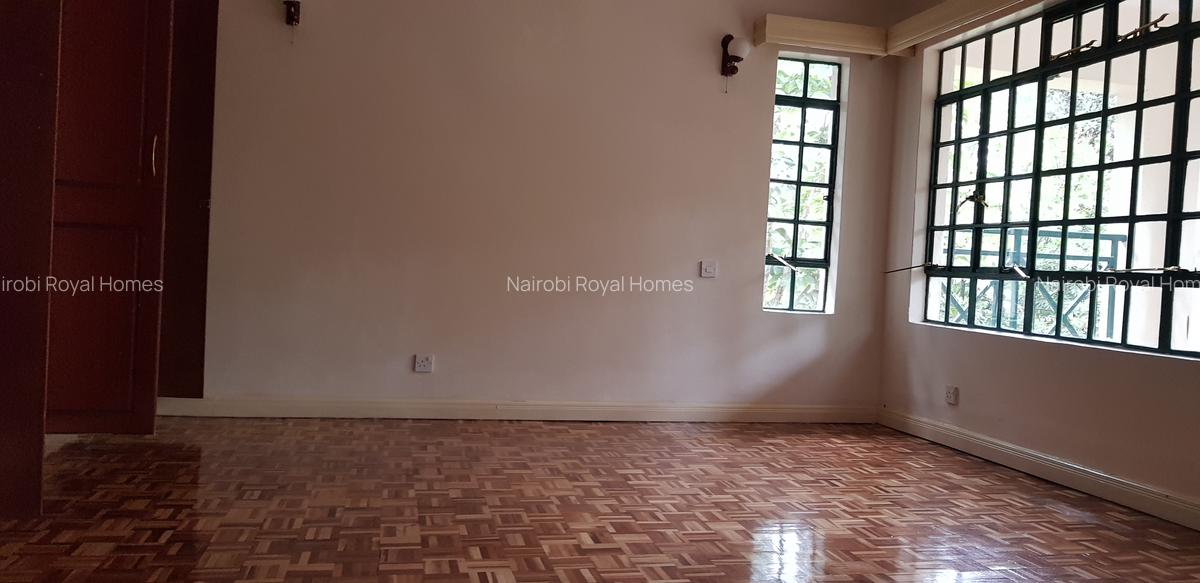 6 Bed House with En Suite at Lavington Road - 17