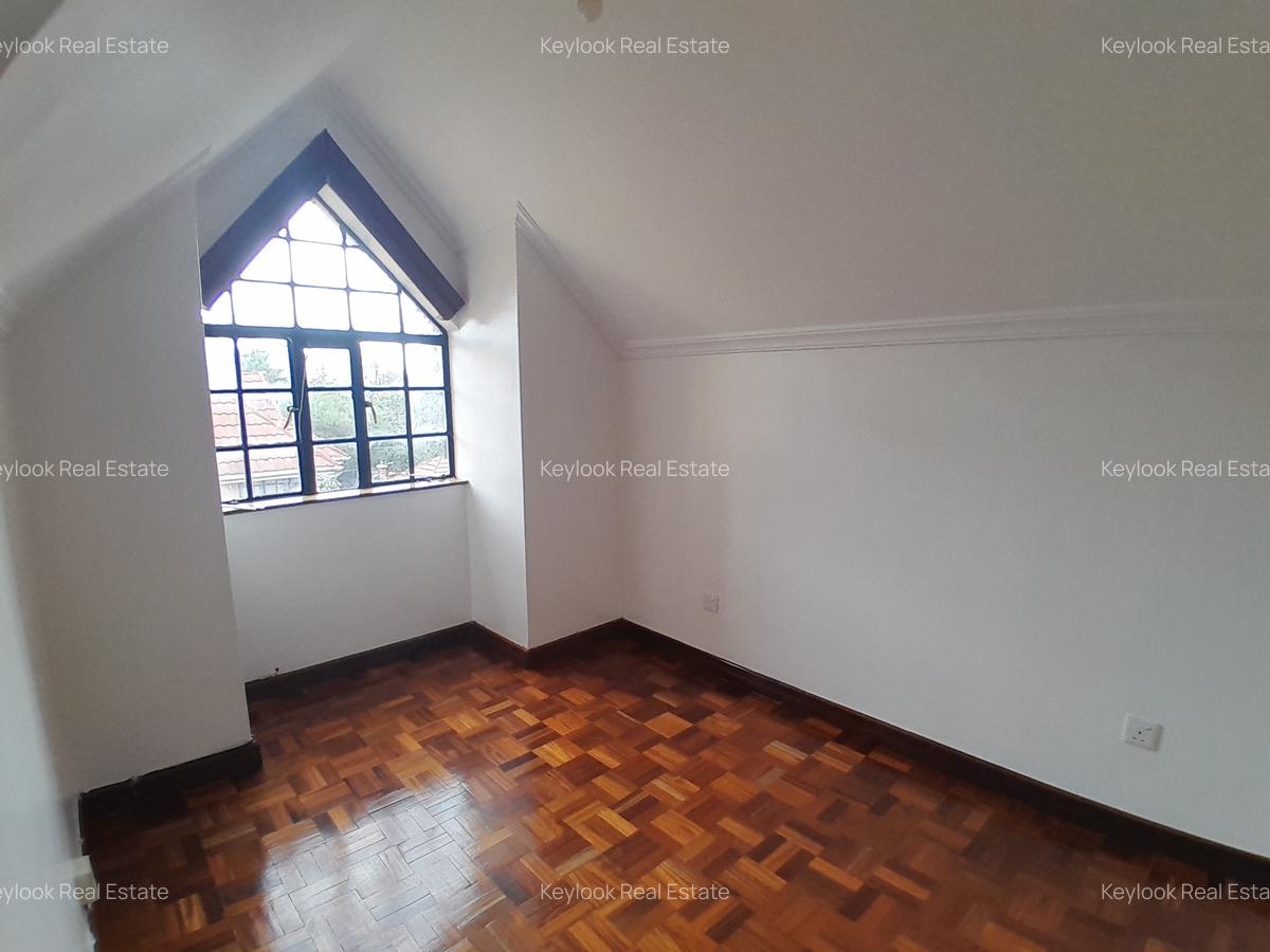 5 Bed Townhouse with En Suite at Lavington - 7