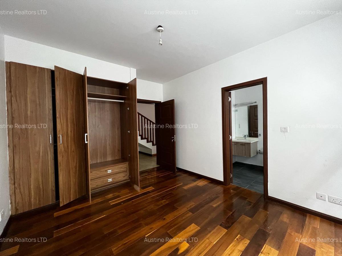 5 Bed Townhouse with En Suite in Lavington - 5