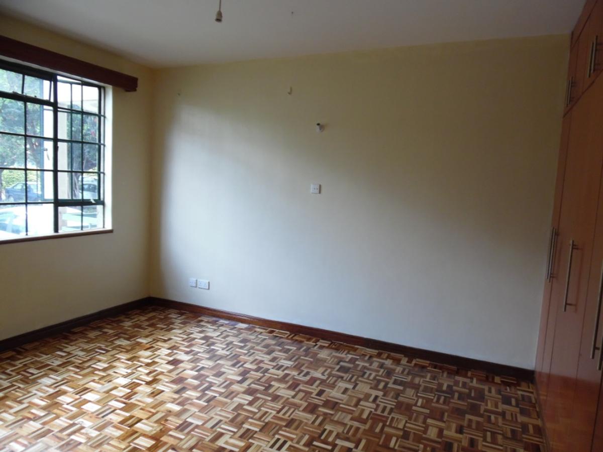 3 Bed Apartment with En Suite at Lavington - 5